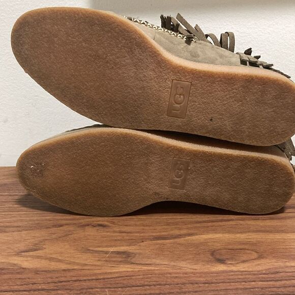 UGG Caleb Lace Up Fringe Leather Woman’s Moccasins. Size 9. - Picture 7 of 10